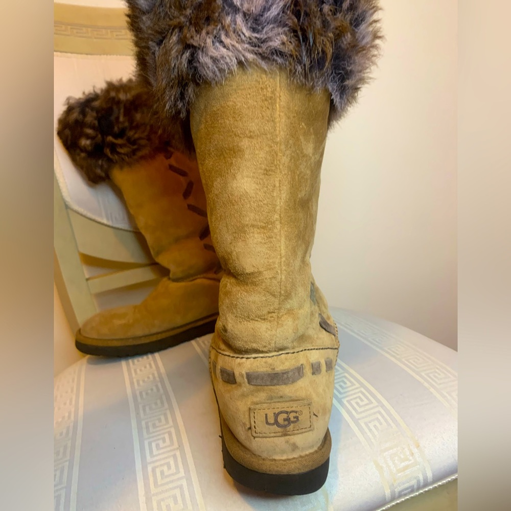 Brown UGG boots with fur trim size 9